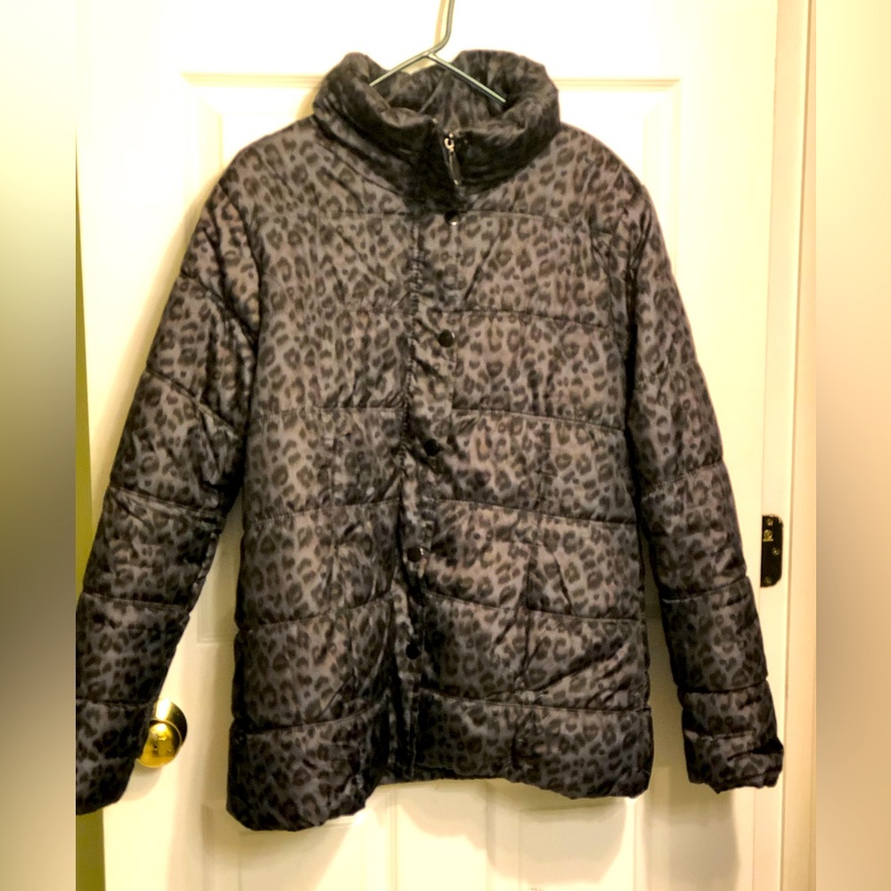EUC Black and Gray Cheetah Winter Puffer Jacket medium